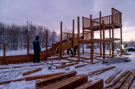 У памятника «Ждущая» в Мурманске скоро появится горка