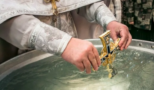 «Что-то удалось зафиксировать»: химик исследовал состав крещенской воды и сделал сенсационное заявление