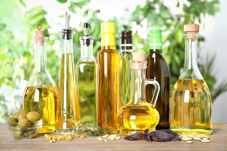 Снижает риск атеросклероза, противостоит старению: врач назвала самое полезное масло — не оливковое и не сливочное