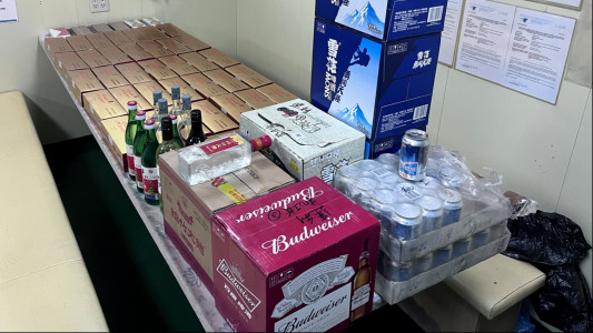 50 л алкоголя и 45 блоков сигарет: в Мурманске на иностранном судне обнаружена запрещенная продукция