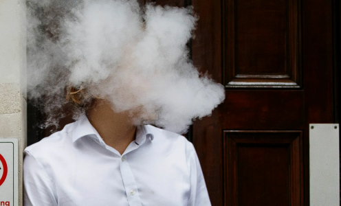 «Должны следить»: Общественный деятель Михайлов предложил штрафовать родителей курящих детей