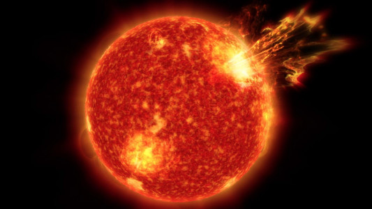 Грядёт мощная магнитная буря: на Солнце прошёл редчайший «четверной» мегавзрыв — гипертоникам стоит принять к сведению