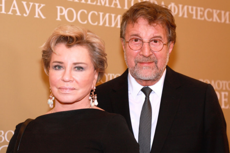 «Достали!»: СМИ сообщили, что Ярмольника и его супругу Ольгу экстренно госпитализировали в Москве