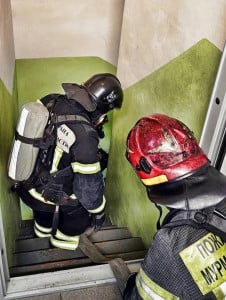 При пожаре в квартире в Ковдоре пострадали два человека