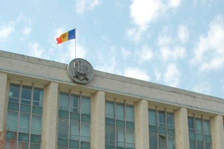 «Все срочно должны стать румынами»: в Молдавии назвали странное условие принятия страны в Евросоюз