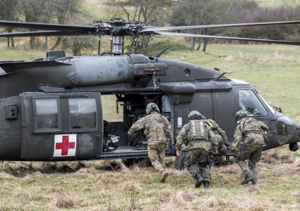Сами покалечились: солдаты НАТО массово получили ранения при прыжках с парашютами в Швеции — с такими и воевать не надо