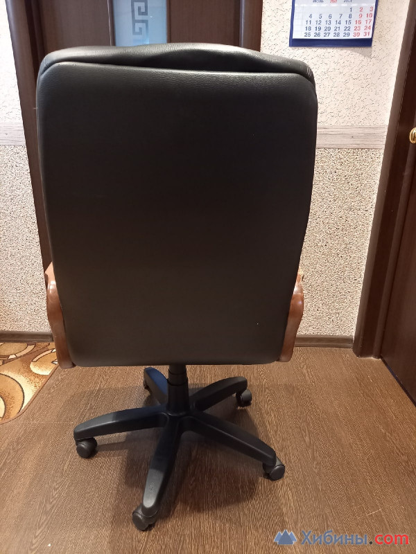 Офисно-компьютерное кресло