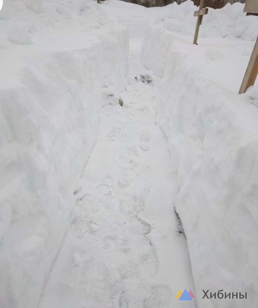 Уборка снега на местах захоронения