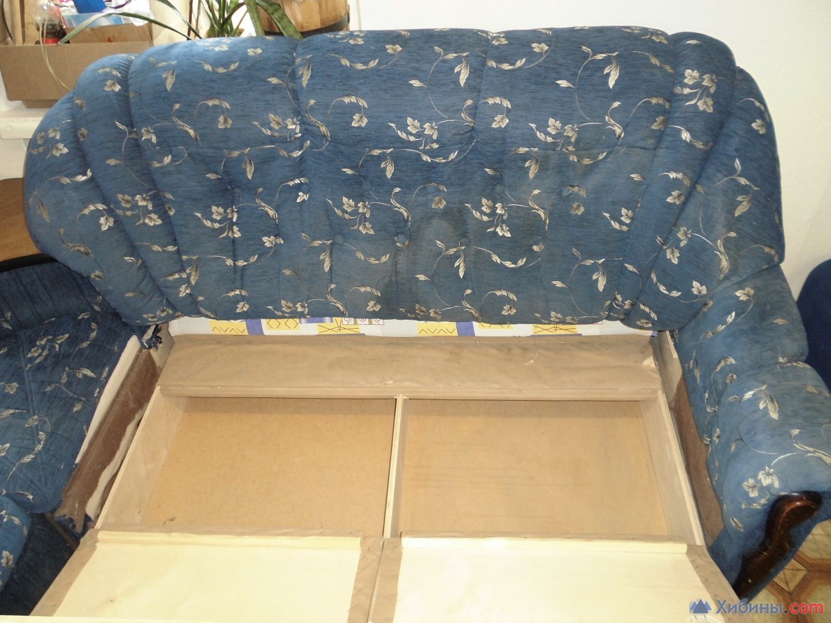 диван угловой правый с столиком