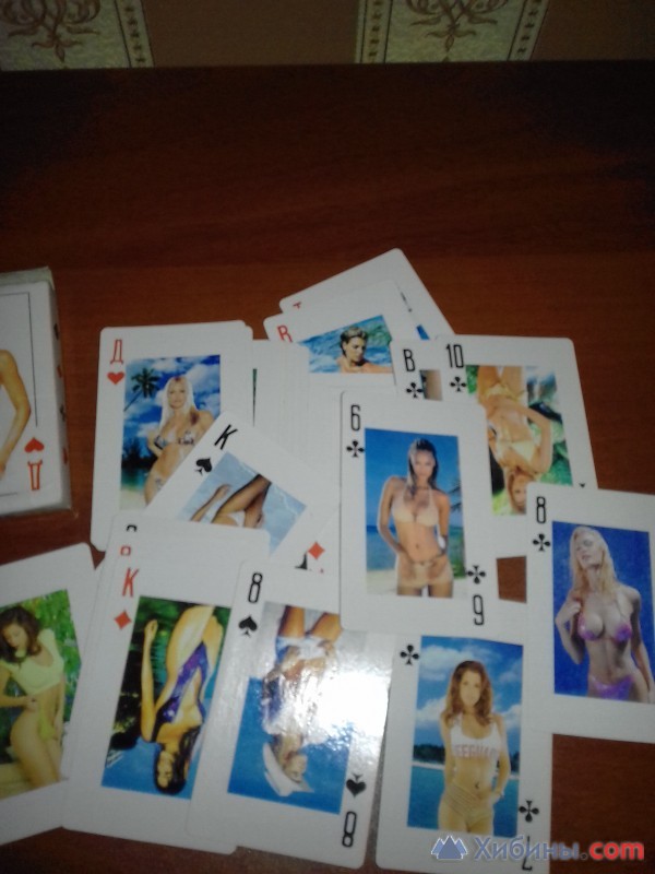 колода карт с девушками