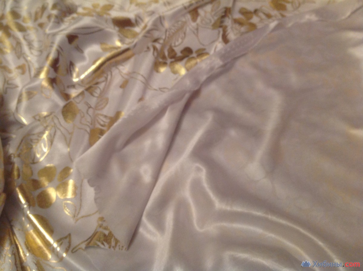 Трикотаж белый с золотыми цветами 2,4 1,18 метра отрез