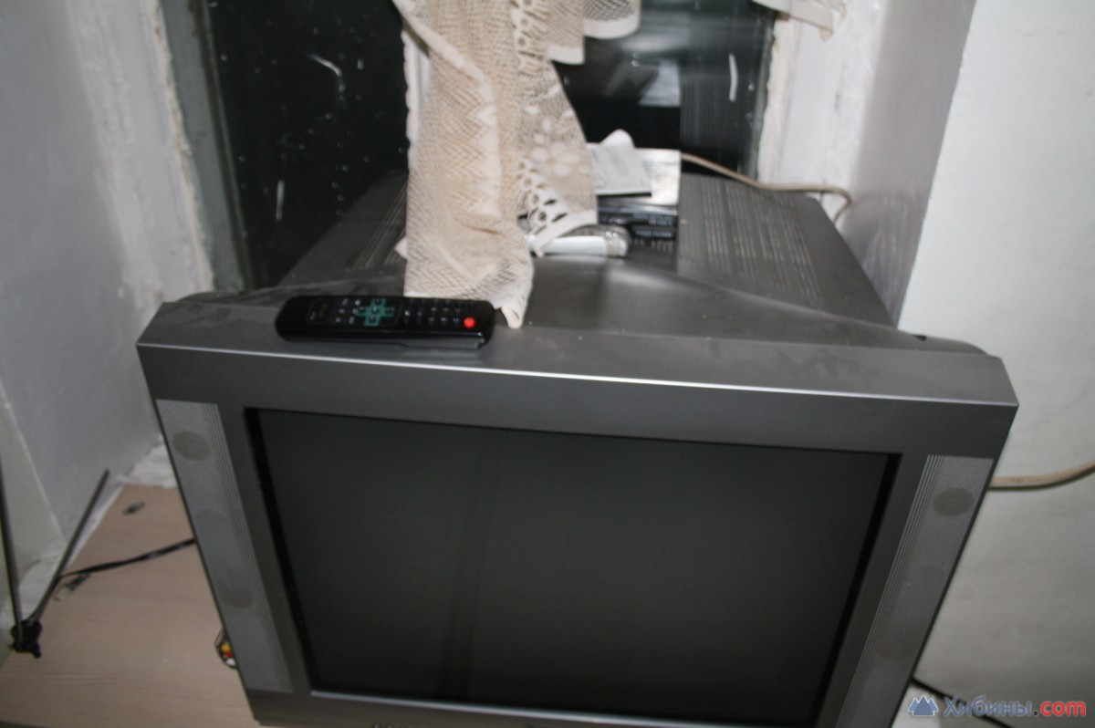 телевизор Rolsen плоский экран 70 см с пультом
