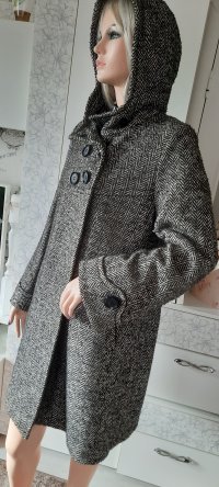 Пальто с капюшоном 100% шерсть