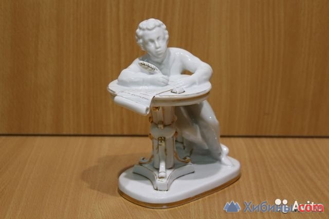 Продам статуэтка юный Пушкин А.С