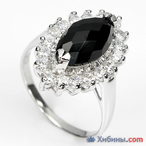Серебряное кольцо с чёрной шпинелью, фианитами.