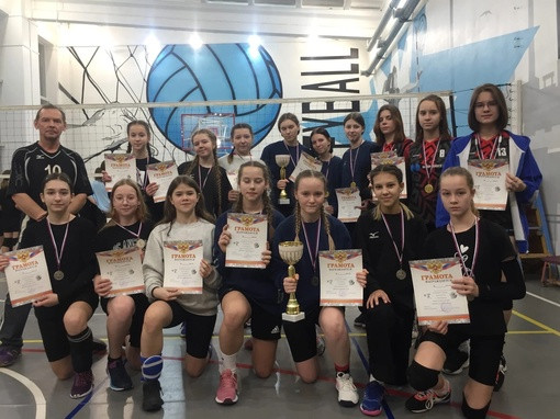 Школьники Заполярного провели открытый турнир по волейболу