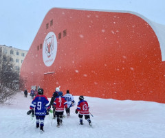 В Снежногорске открыли новый хоккейный корт