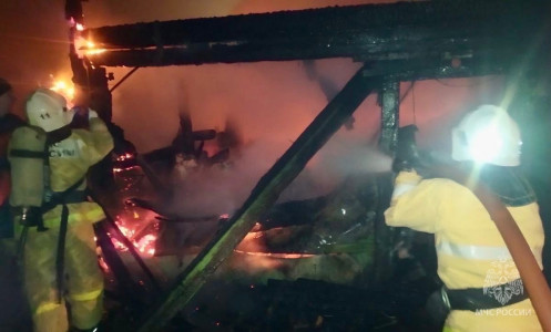 В Североморске-3  сгорели пять гаражей и две  машины