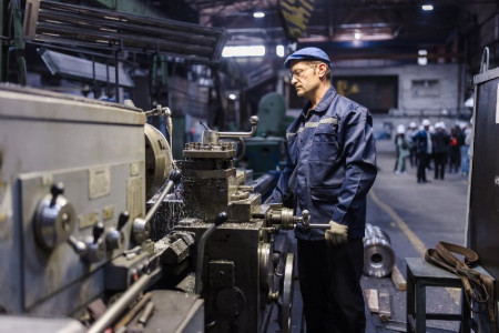 Оленегорский механический завод улучшает производственные процессы
