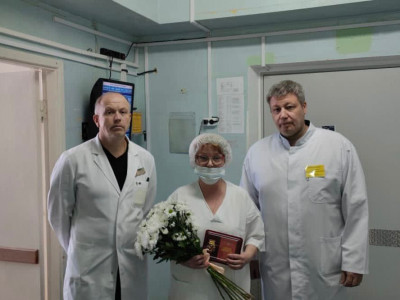 Сотруднице Мурманского онкодиспансера передали награду мужа, погибшего в зоне СВО