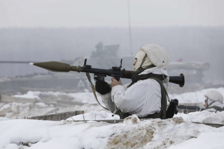 На военном полигоне в Сафоново продолжаются стрельбы