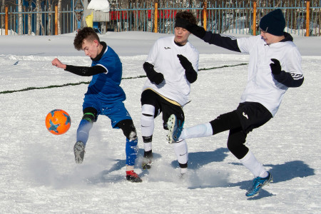 Юные футболисты сразились за золото Полярной Олимпиады на снегу