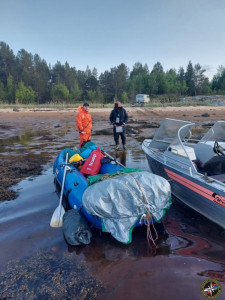 Две недели в Белом море: спасатели выручили рыбака, который исчез после выхода из Кандалакши