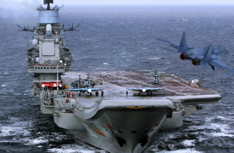 Тяжелый авианесущий крейсер «Адмирал Кузнецов» и атомный крейсер «Адмирал Нахимов» передадут ВМФ в 2024 году: решение принято