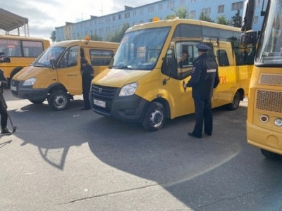 В Кольском районе проверили безопасность школьных автобусов