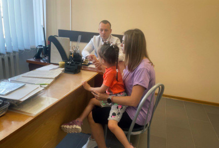 Врачи из Мурманской области провели осмотры детей в Запорожской области