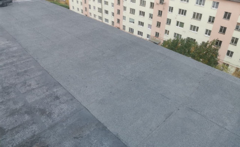 В ЗАТО Североморск отремонтировали крышу дома № 28 по ул. Пионерской