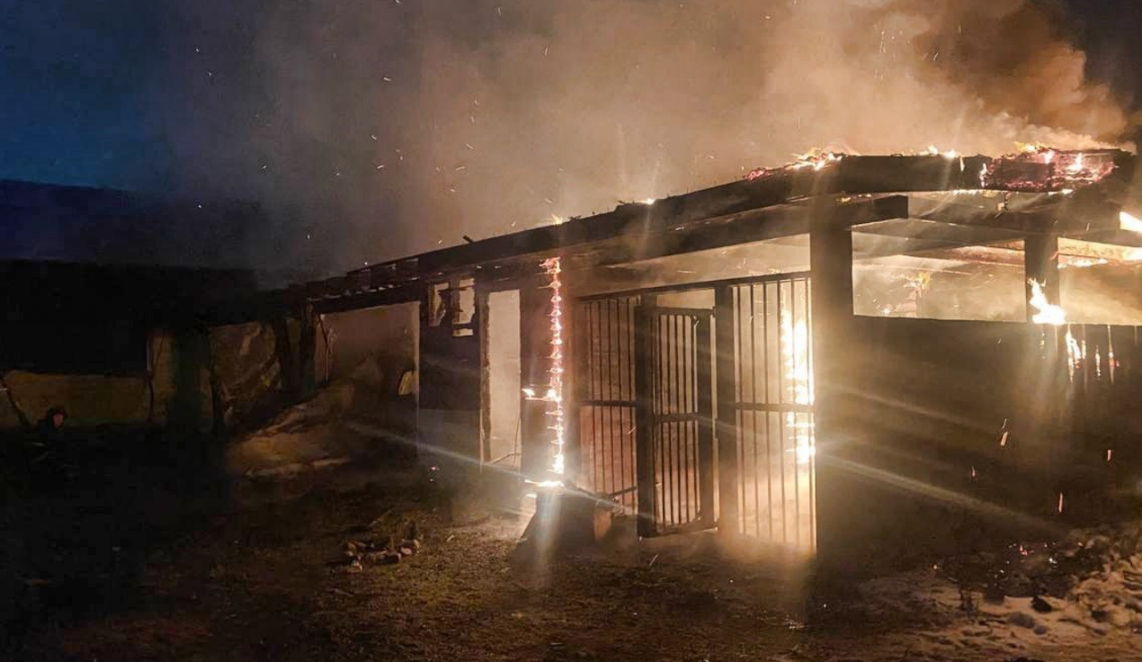 В Коле при пожаре в гараже полностью сгорели автомобили