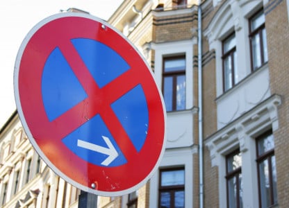 В Мончегорске разрешат останавливаться под запрещающим знаком на один день