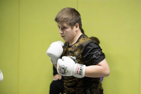 «На этот раз — за заслуги перед Россией и трудовую доблесть»: 15-летний сын Кадырова Адам получил очередную медаль — восьмую за месяц