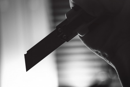 Соскучилась по тюрьме: молодая северянка ударила своего возлюбленного ножом в живот