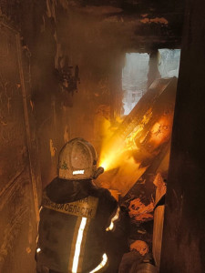 В Мурманске из пожара в пятиэтажке спасли восемь человек