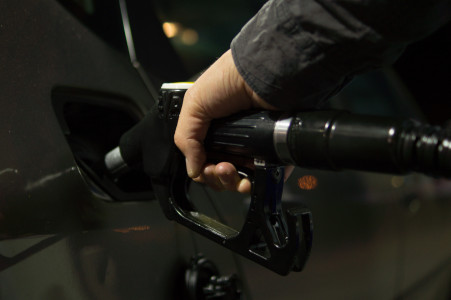 В Заполярье автомобильное топливо за год выросло в цене на 7,18%