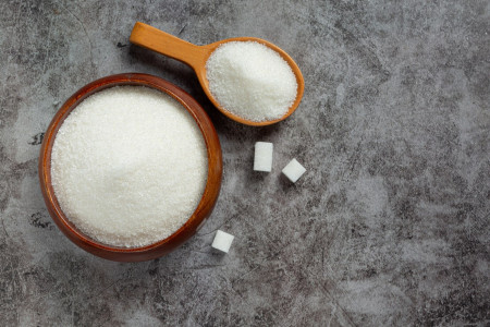 Белая смерть: Диетолог Мансурова дала ответ, что опаснее — соль или сахар