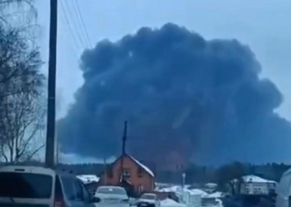 «Облако дыма видно за несколько километров»: в Брянской области полыхает Клинцовская нефтебаза — резервуары с топливом загорелись после атаки дрона