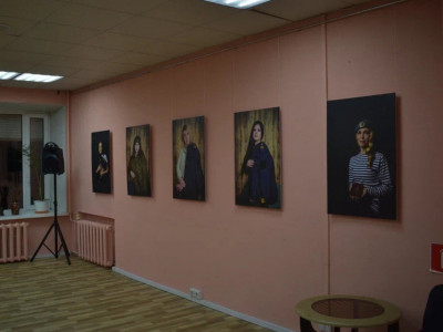 В Мурманске открылась выставка «Жены героев»