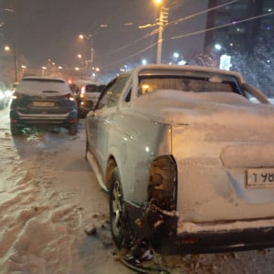 Дрифт на снегу: автолюбитель «собрал» сразу 4 машины в Мурманске