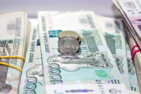 Воспользовалась моментом: в Мурманске продавщица прихватила из кассы 50 тысяч рублей