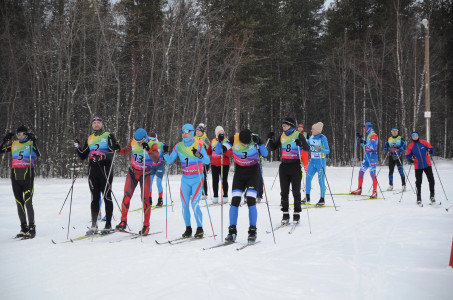 В Оленегорске прошли соревнования по лыжным гонкам среди лиц среднего и старшего возраста