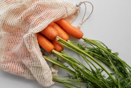 Влюблена в них не один год: Огородница со стажем назвала 2 сорта моркови без сердцевины и «глазок» — нет всяких закорючек и заморозки не страшны
