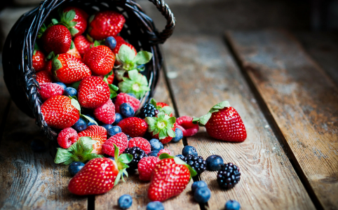 Богата магнием и витамином B: Эта ягода считается природным антибиотиком и укрепляет сердце — врач советует ее есть при простуде
