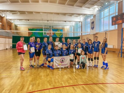 В Никеле прошел турнир по волейболу среди женских команд