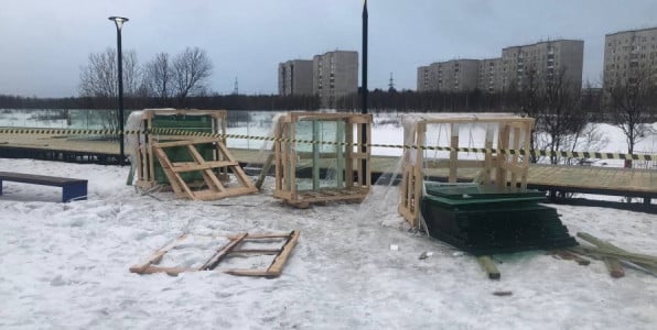 Куча стеклянных плит рухнула на рабочего в Оленегорске