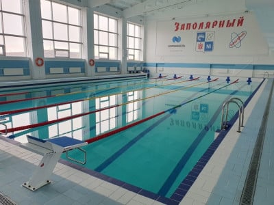В Заполярном возобновят бесплатные сеансы плавания в бассейне