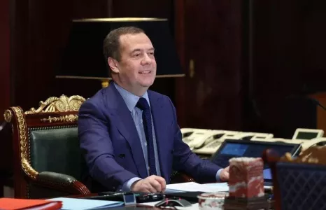 «Там же будут болтаться»: Медведев назвал латвийского президента ничтожеством и предрек ему виселицу