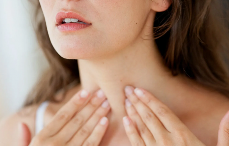 Можно остаться без волос: Эндокринолог рассказала о симптомах сбоев щитовидной железы — эти 15 признаков нельзя игнорировать